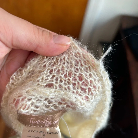 FOREVER 21 VINTAGE FLORAL EMBROIDERED SWEATER - Picture 4 of 6